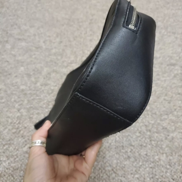 Guess Cosmetic/Travel Case**see photos** - Picture 3 of 12